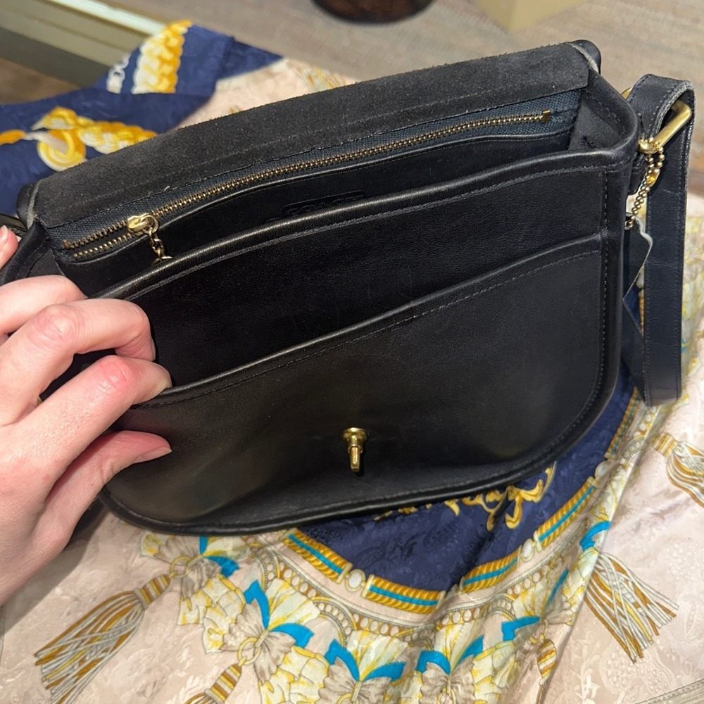 Coach Saddlery Bag Black Leather NYC 1980s Rare Turnlock Crossbody Brass Hangtag - Picture 10 of 11